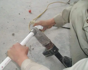 龙子湖漏水维修电话